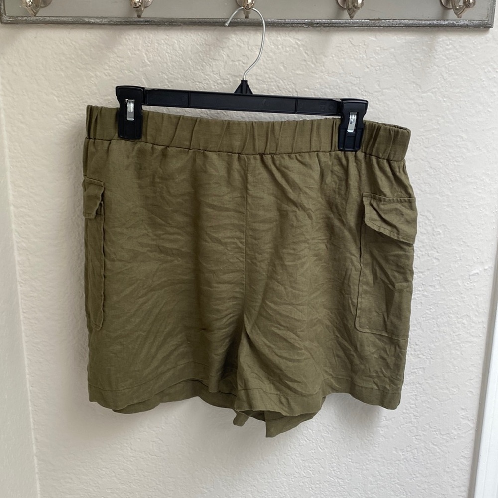 Saks Fifth Avenue Linen Shorts in Army Green